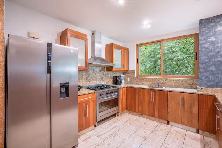 4BR Los Altos Apartment