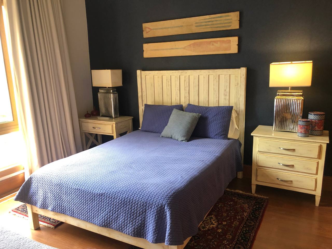 Bedroom with deep-blue accent wall at the 3BR Los Altos Penthouse