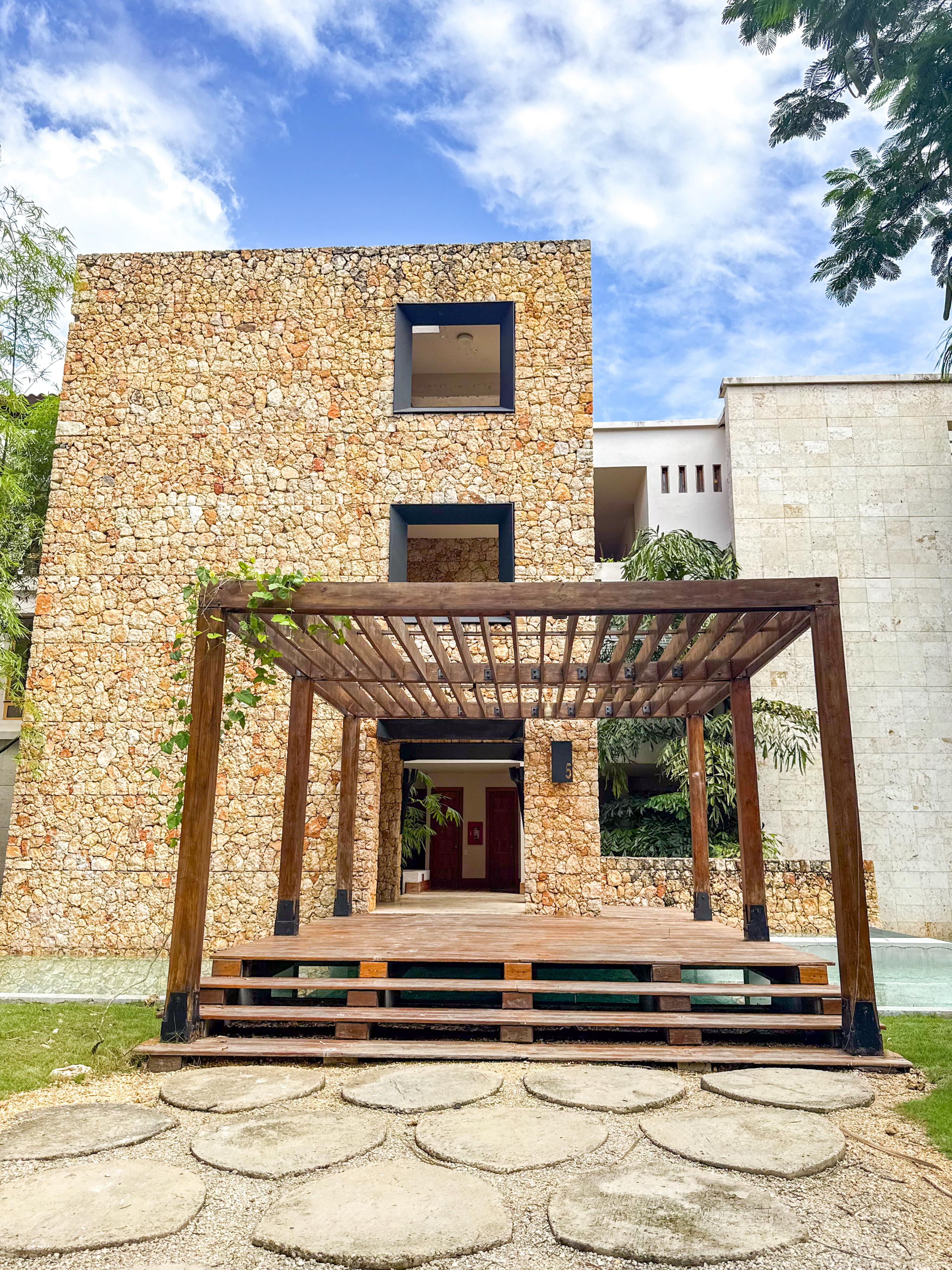 3BR Los Altos Apartment — Exterior