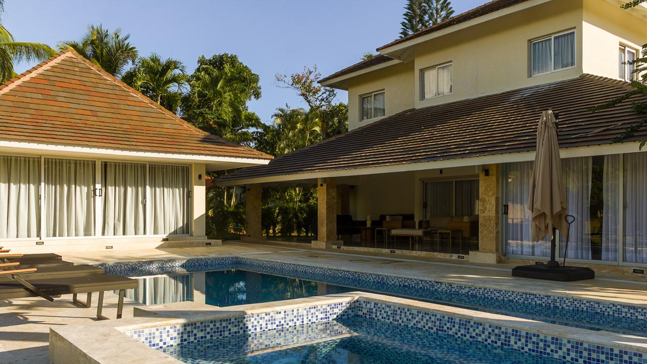 8BR Barranca Estate — habitación