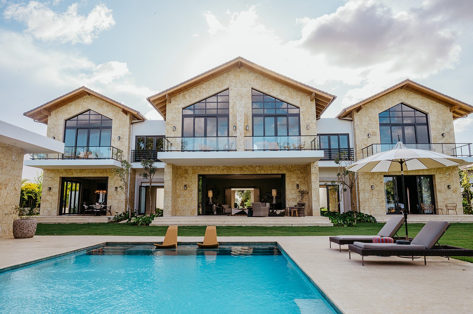 The villa and its pool from the garden, Barranca Six-Bedroom Pool Villa, Casa de Campo