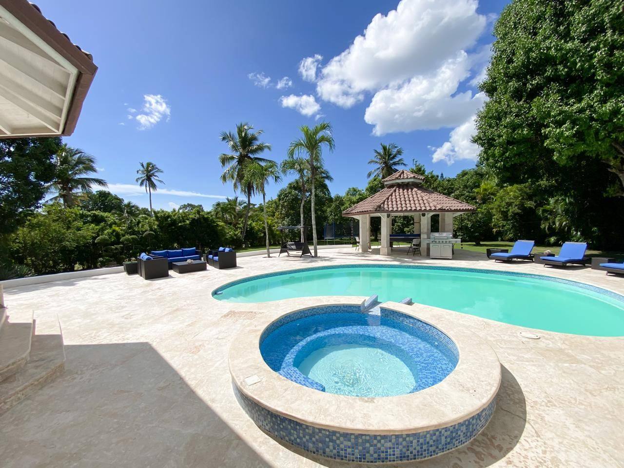 Jacuzzi beside the curved pool at Cajuiles Private Pool Estate
