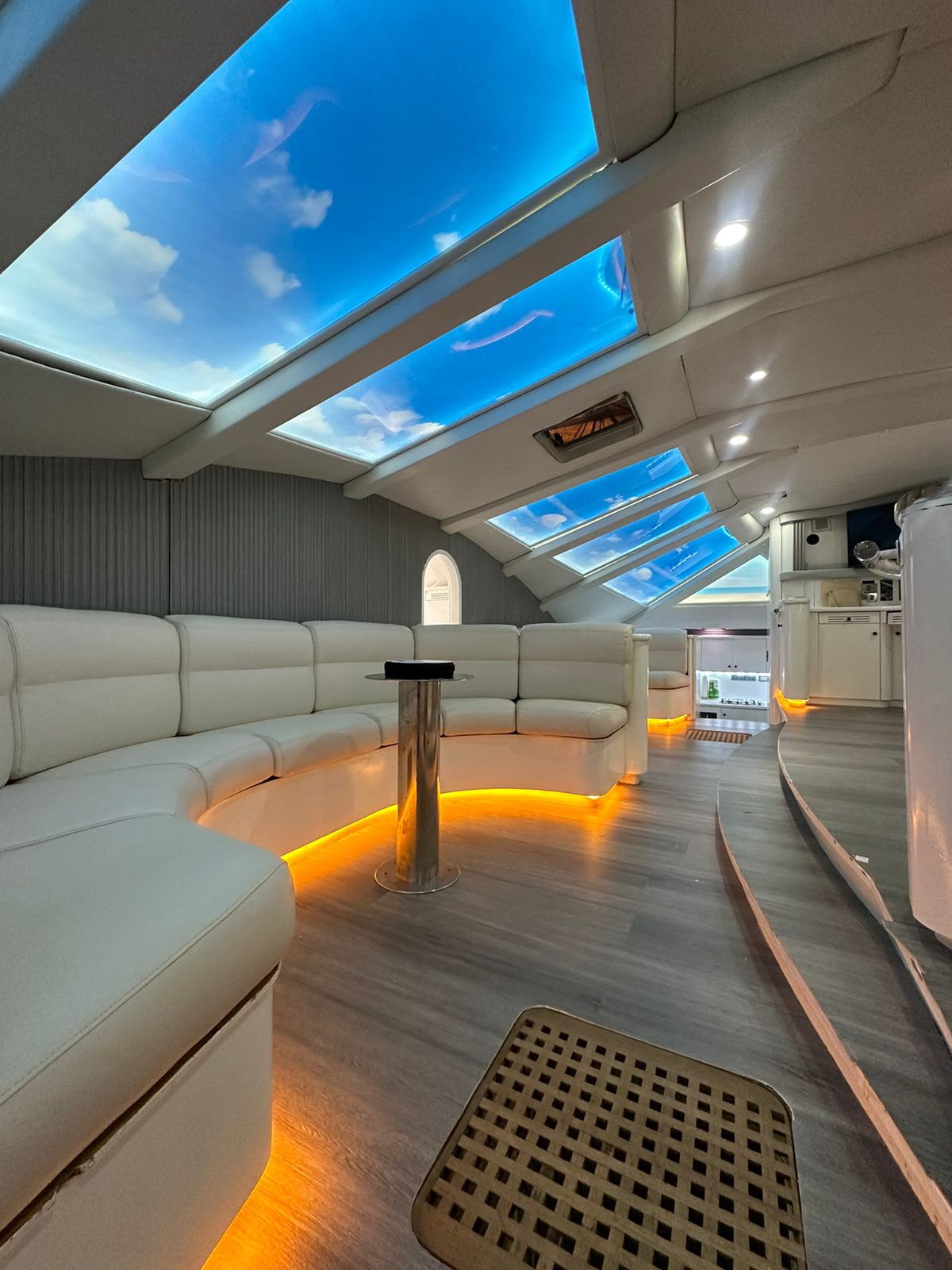 Covered upper deck
