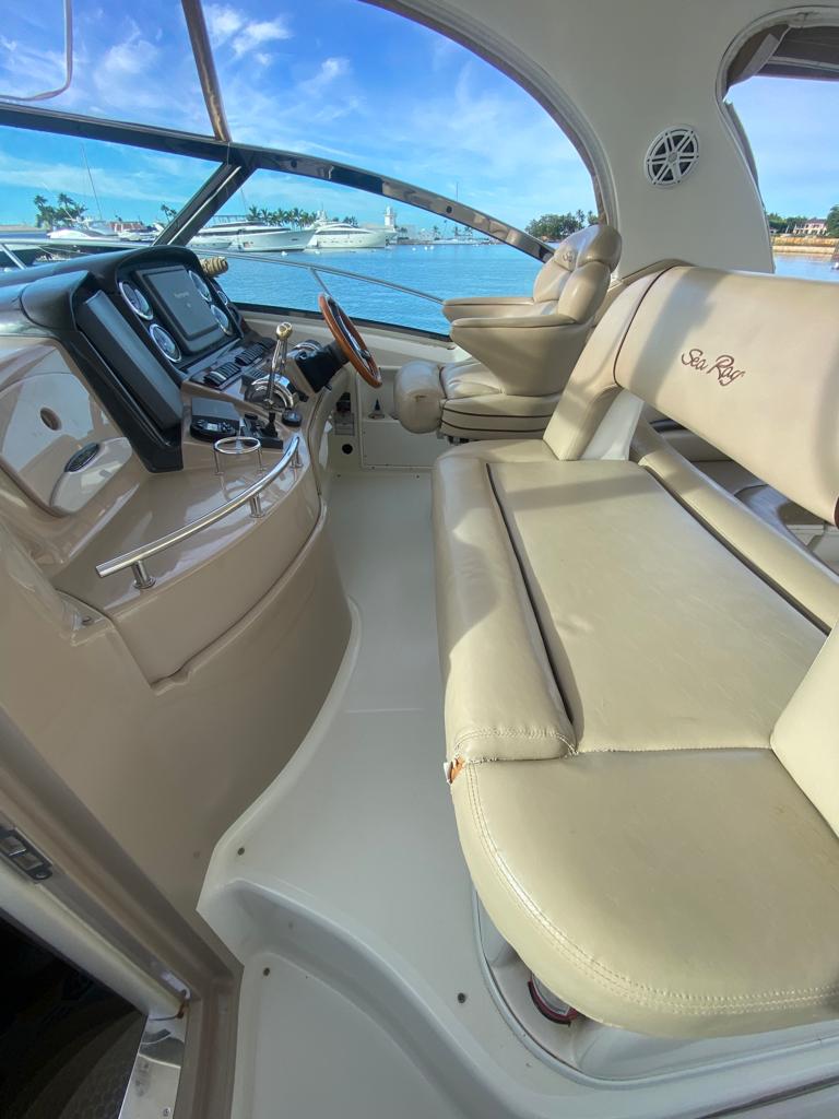 Sea Ray 44 exterior