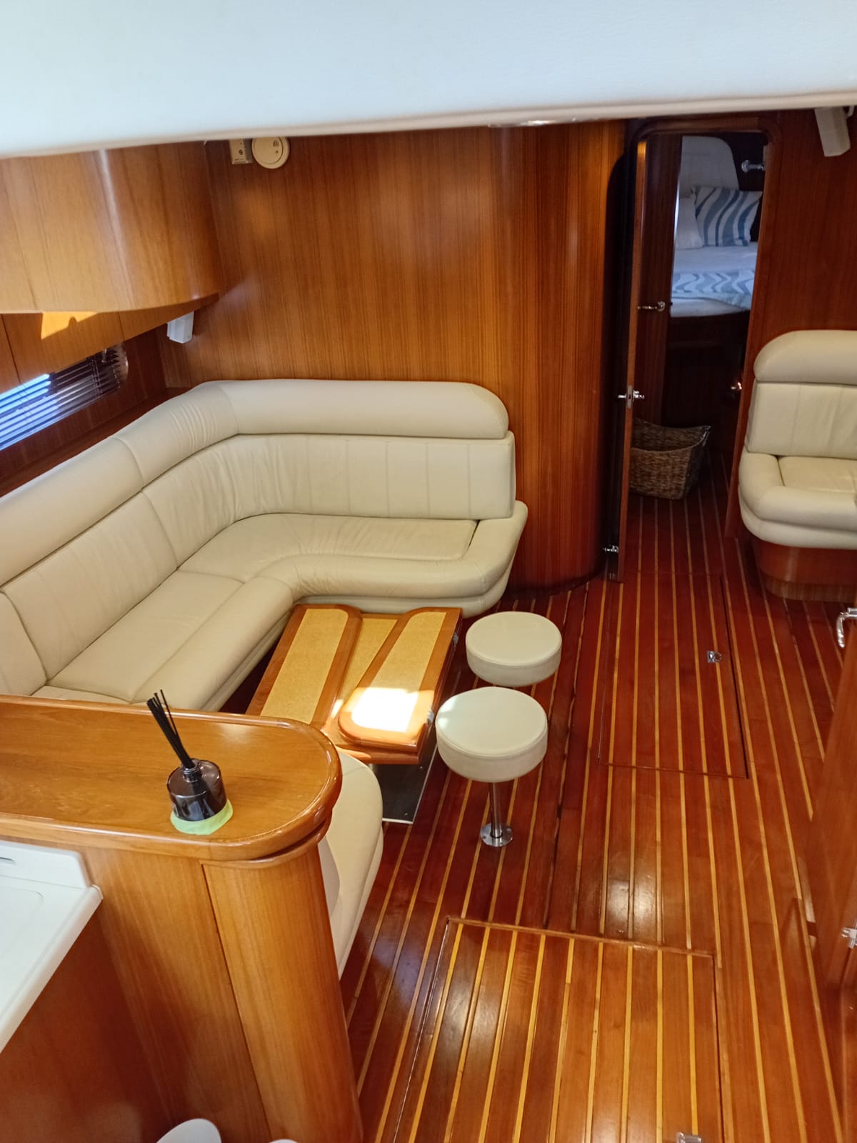 Tiara 55 exterior