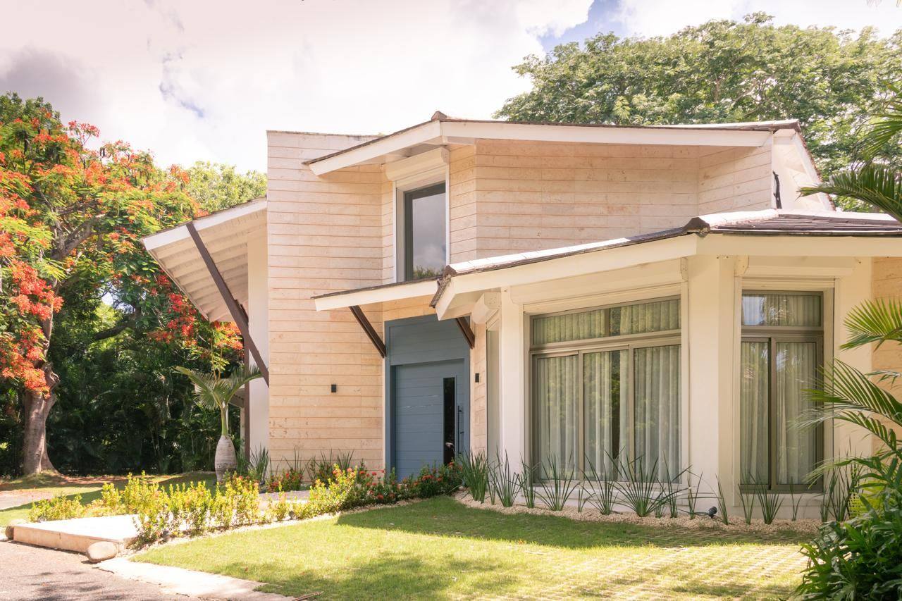 Fairway Golf Estate behind its flamboyant tree