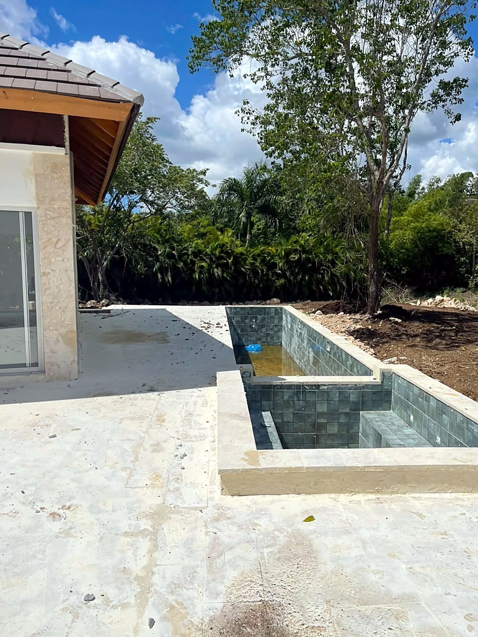 New six-bedroom villa in Las Cañas under construction, private pool