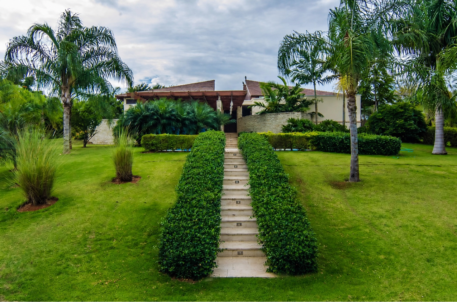 Exterior of Las Cañas Six-Bedroom Villa