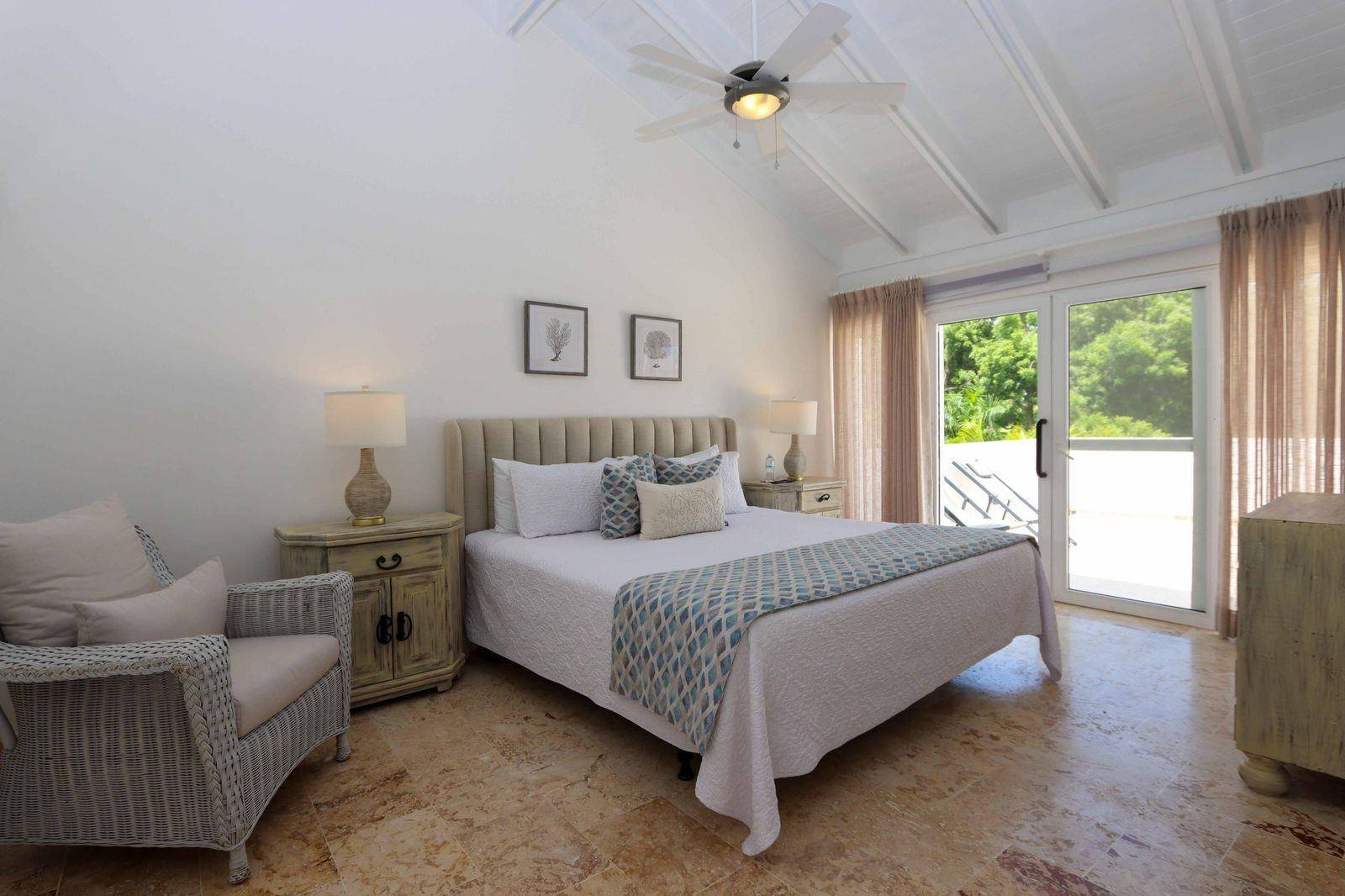 Habitación con dos camas full en Villa con vista al golf
