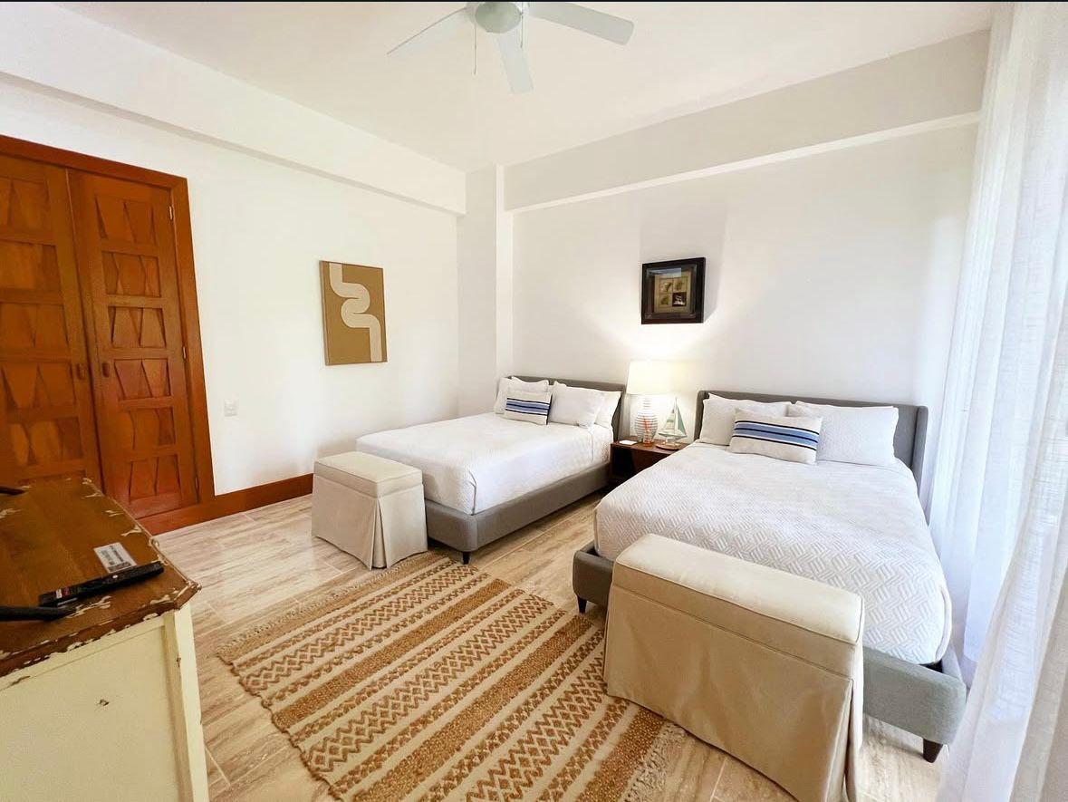 Bedroom with two full beds at Los Altos Golf Residence