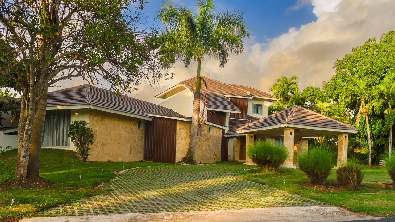 Exterior of Barranca Eight-Bedroom Villa