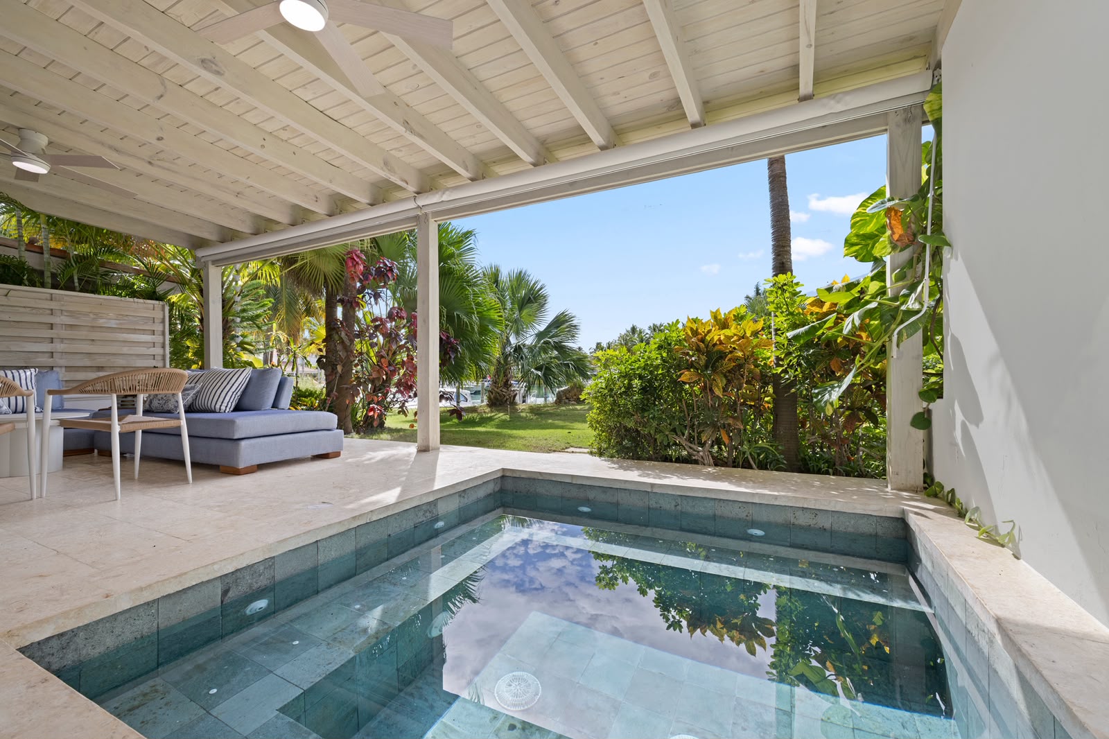 Private plunge pool and garden at the Darsena Marina townhouse