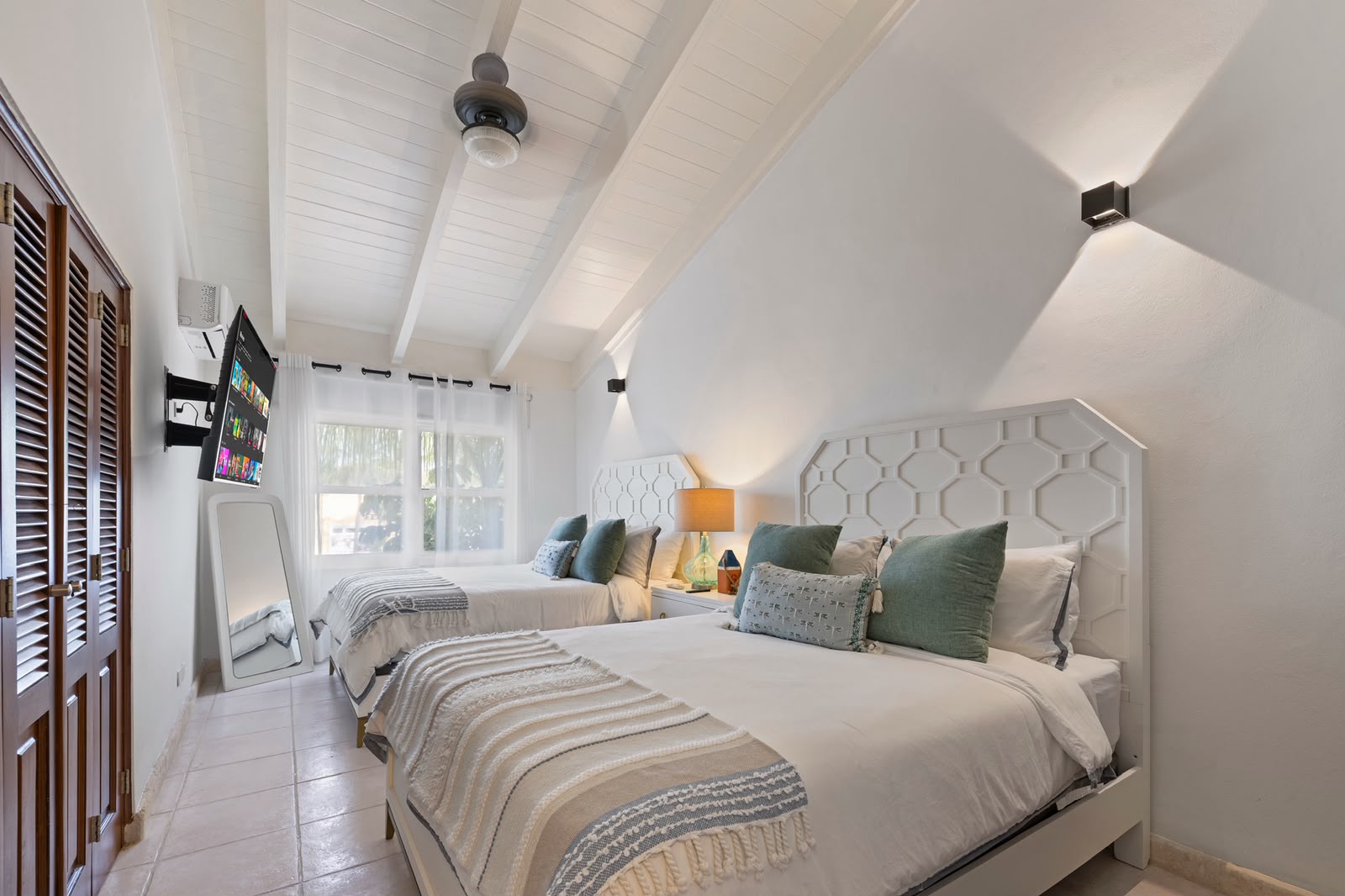 Twin bedroom at the Darsena Marina townhouse