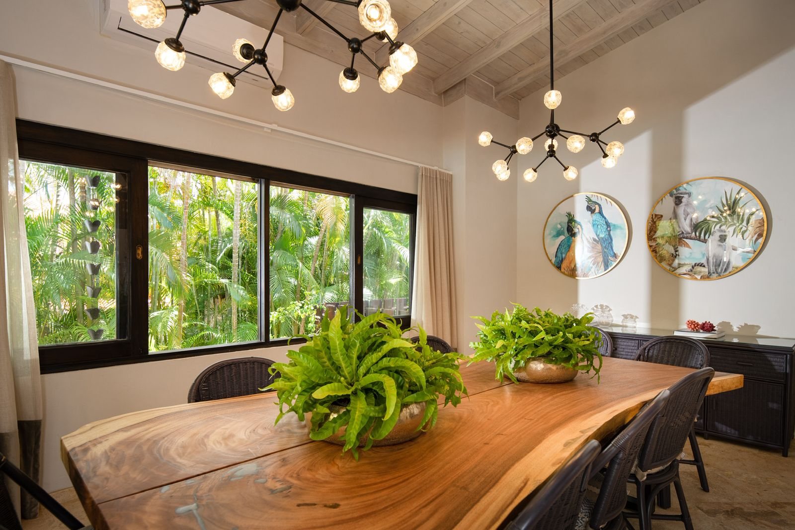 Los Lagos dining room