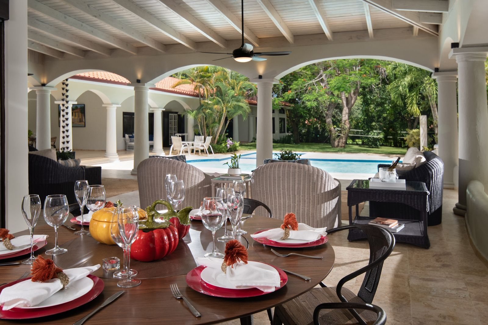 Los Lagos al fresco dining