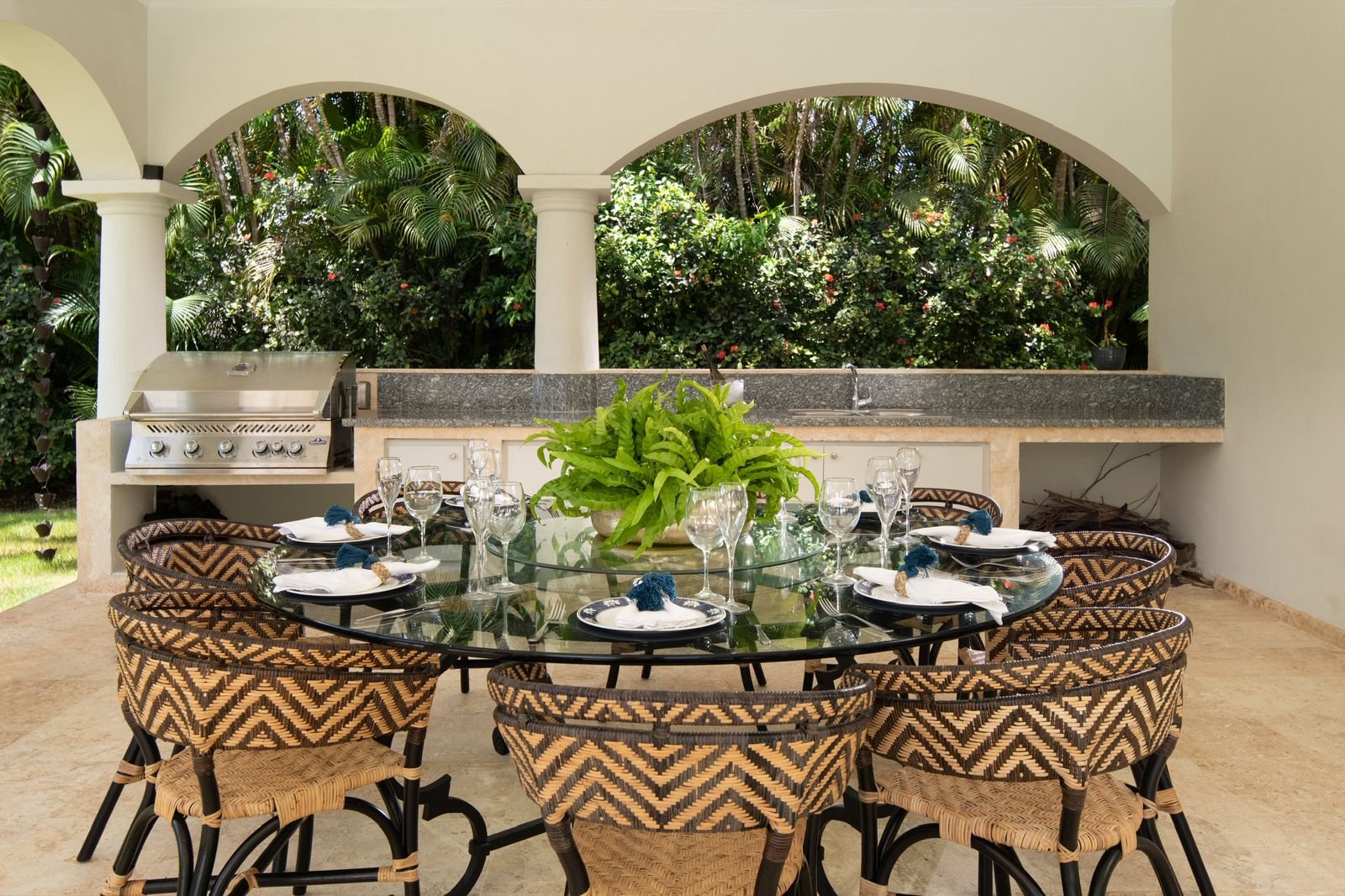 Los Lagos arched terrace dining