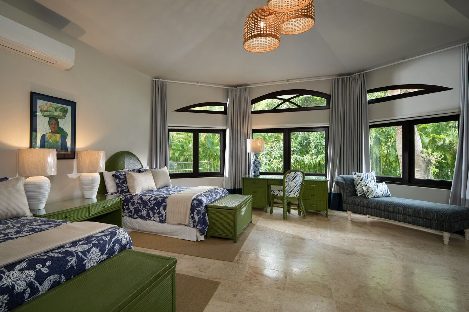 Los Lagos great room