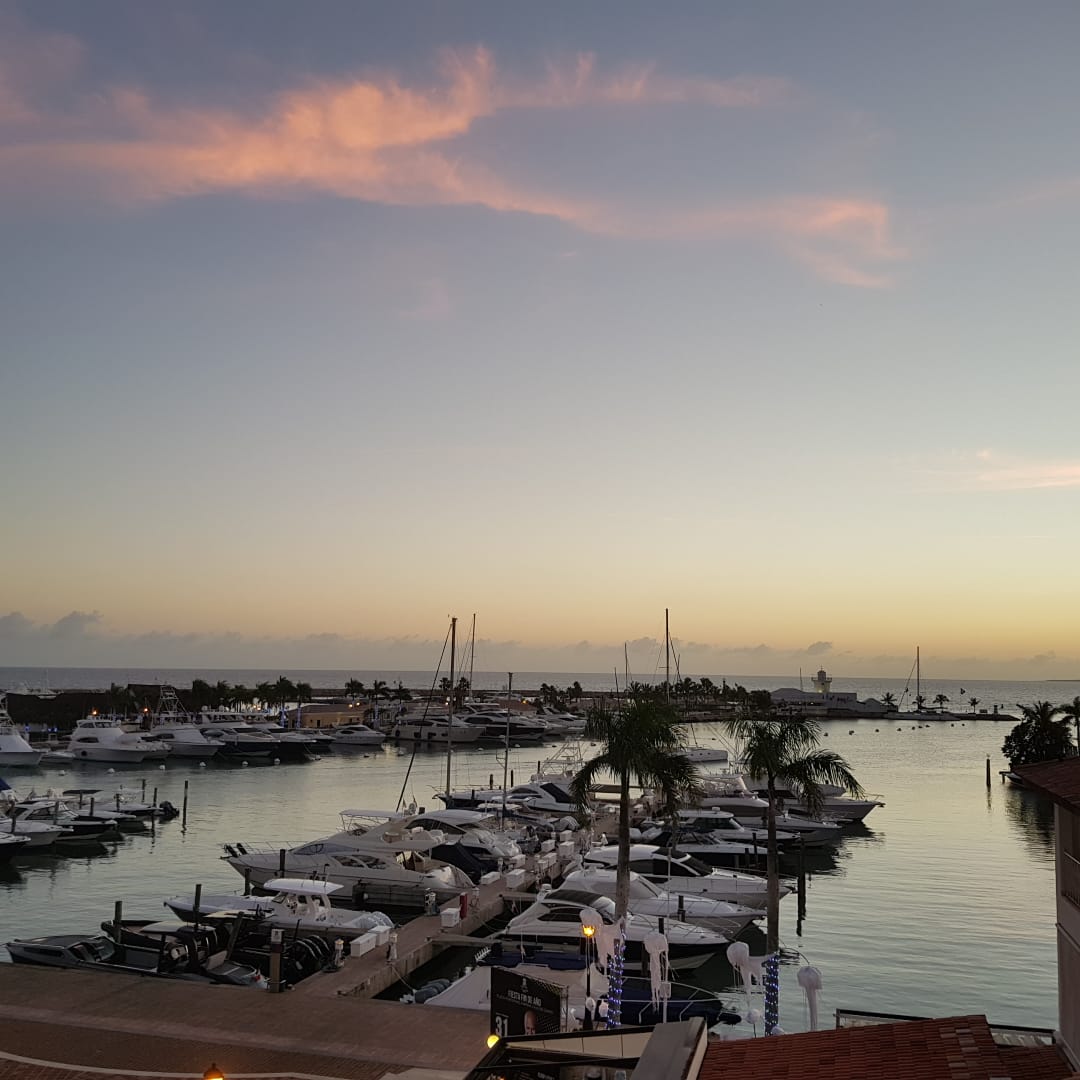 Marina Apartment with Roof Terrace
