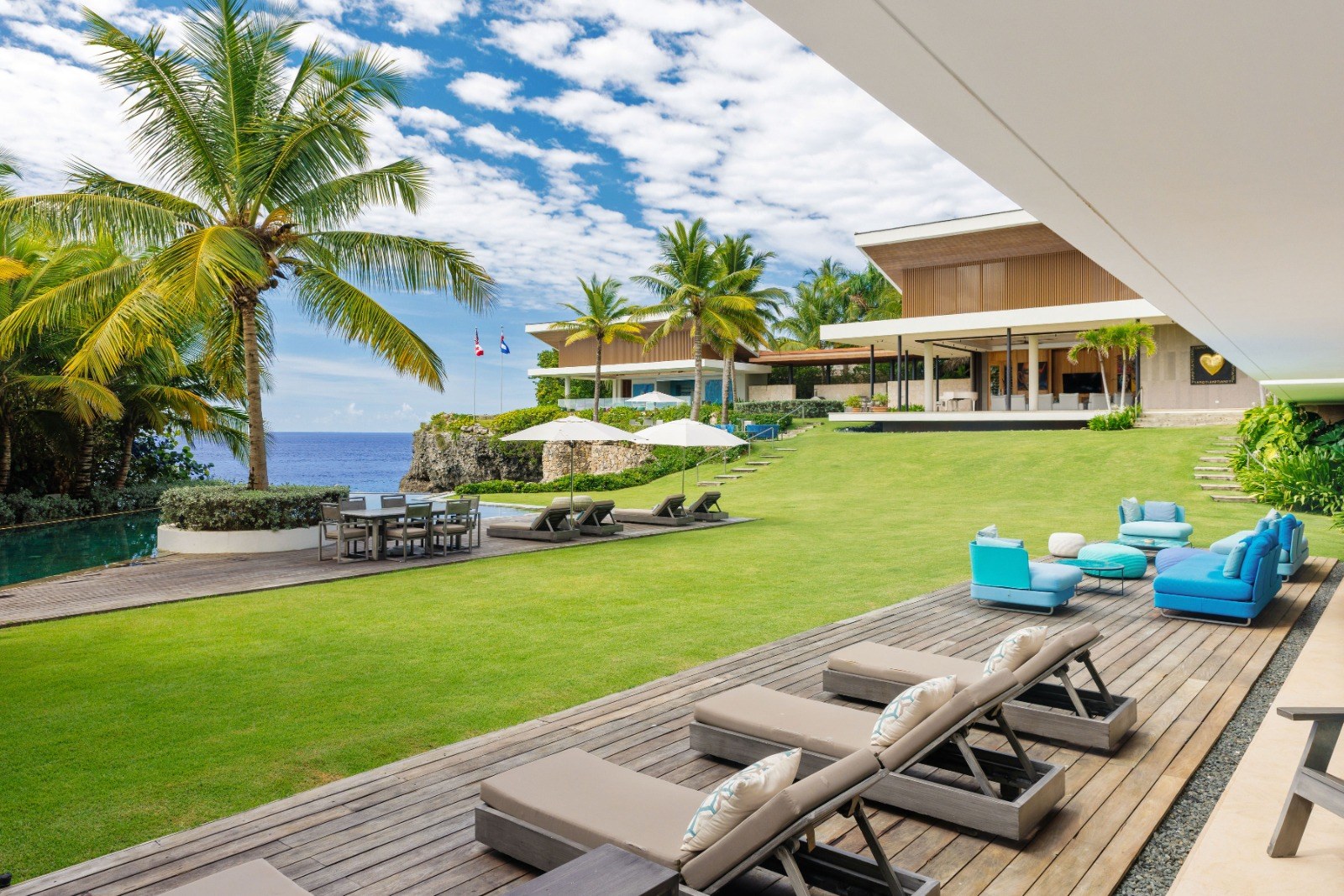 Lawn, deck and sea view at Punta Águila, Casa de Campo