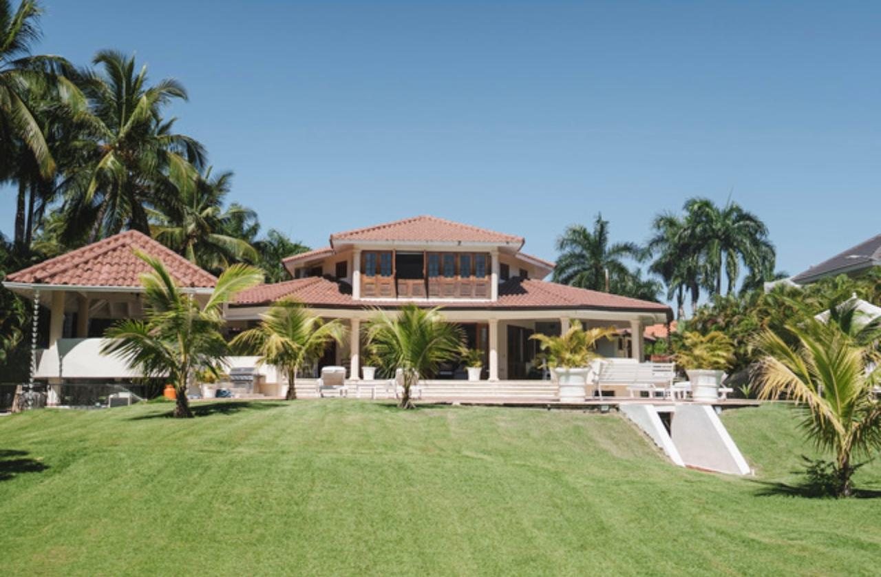 Rancho Arriba Garden Villa · Pool and garden